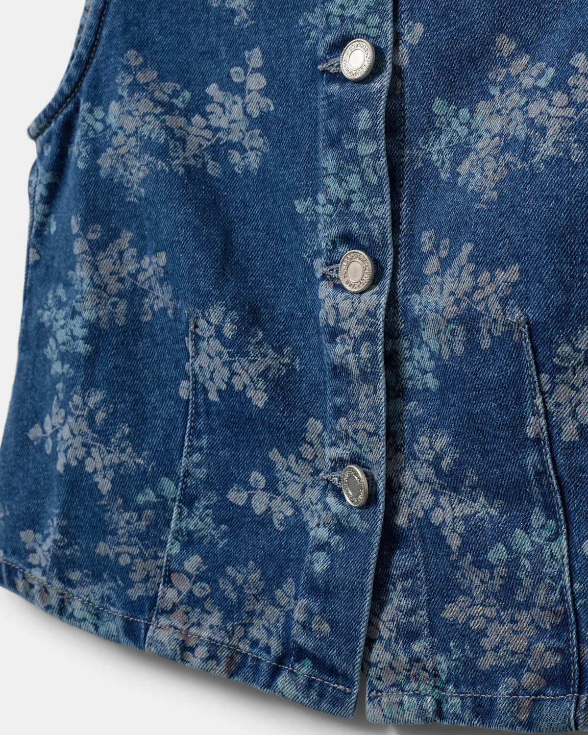 Sofie Schnoor YOUNG CARLASY VEST Vest 9121 AOP Flower Blue